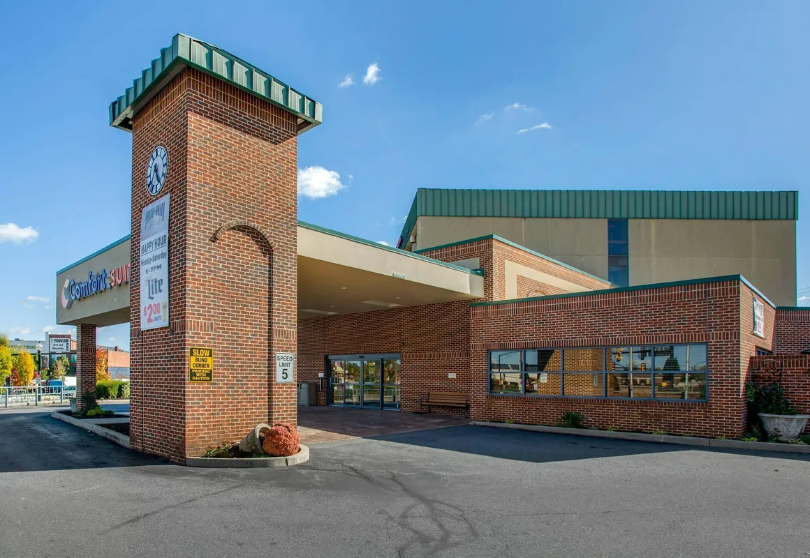 Comfort Suites Bethlehem Near Lehigh University and LVI Airport hotel hero