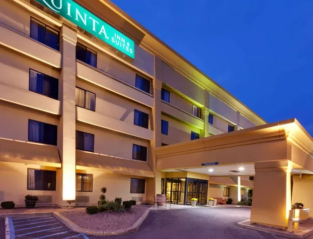 La Quinta Inn & Suites by Wyndham Plattsburgh hotel detail image 1