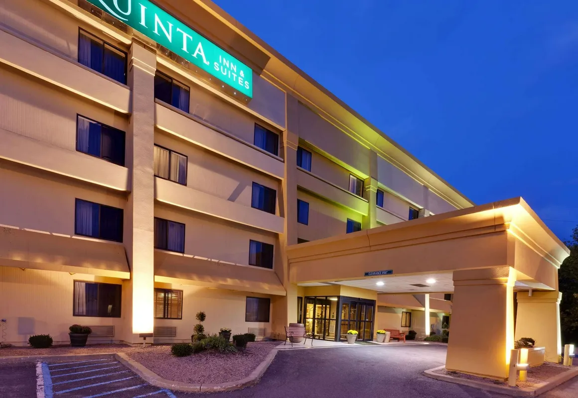 La Quinta Inn & Suites by Wyndham Plattsburgh hotel hero