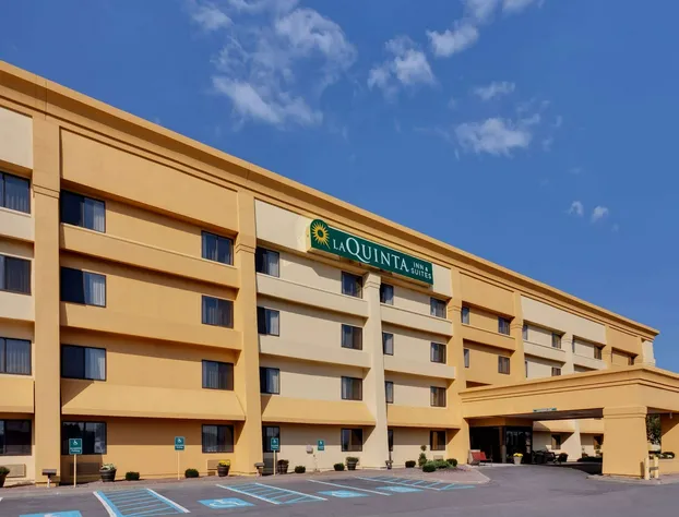La Quinta Inn & Suites by Wyndham Plattsburgh hotel detail image 1