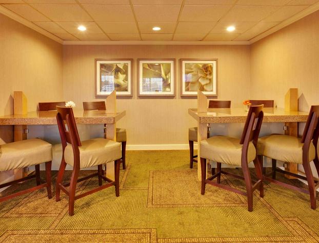 La Quinta Inn & Suites by Wyndham Plattsburgh hotel detail image 4