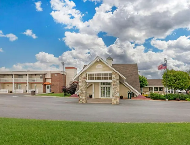 Best Western Plus Plattsburgh hotel detail image 1