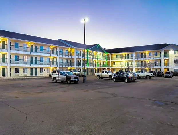 HomeTowne Studios By Red Roof Colorado Springs - Airport hotel detail image 1