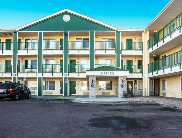 HomeTowne Studios By Red Roof Colorado Springs - Airport hotel detail image 1