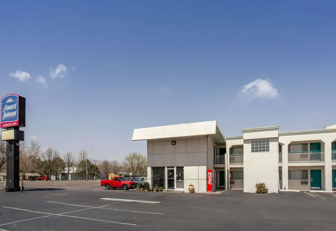 Howard Johnson by Wyndham Colorado Springs hotel hero