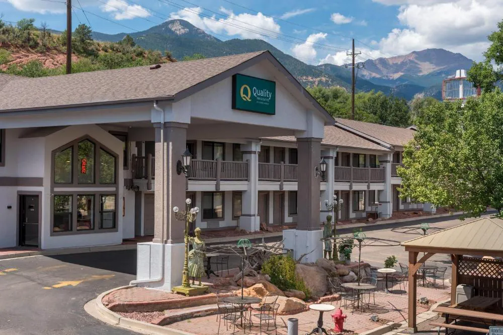 Quality Inn & Suites Manitou Springs at Pikes Peak hotel hero