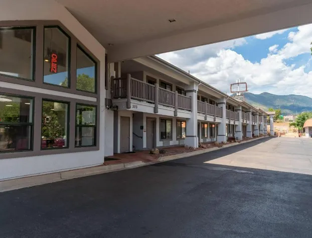 Quality Inn & Suites Manitou Springs at Pikes Peak hotel detail image 3