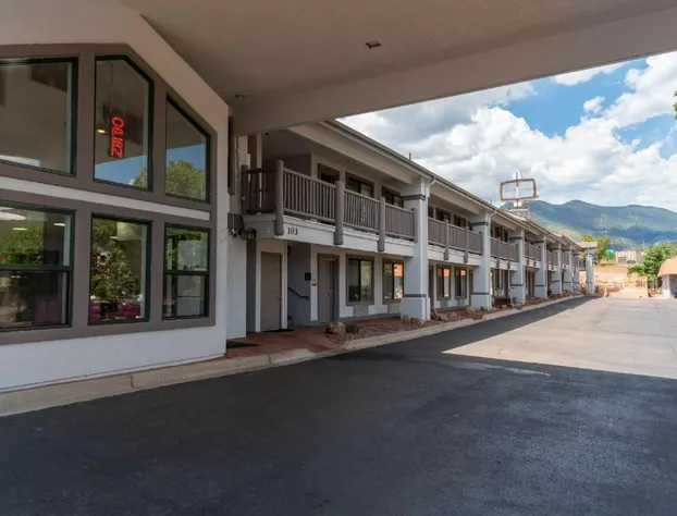 Quality Inn & Suites Manitou Springs at Pikes Peak hotel detail image 2