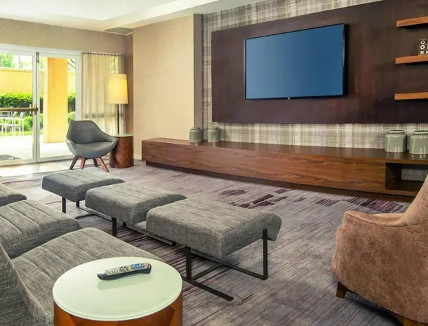 Comfort Inn & Suites Bethlehem Lehigh Valley Airport hotel detail image 2