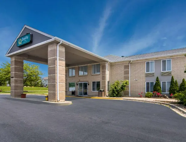 Quality Inn Aurora - Naperville Area hotel detail image 1