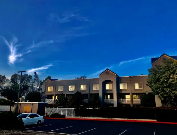 SureStay Hotel by Best Western Ontario Airport hotel detail image 4