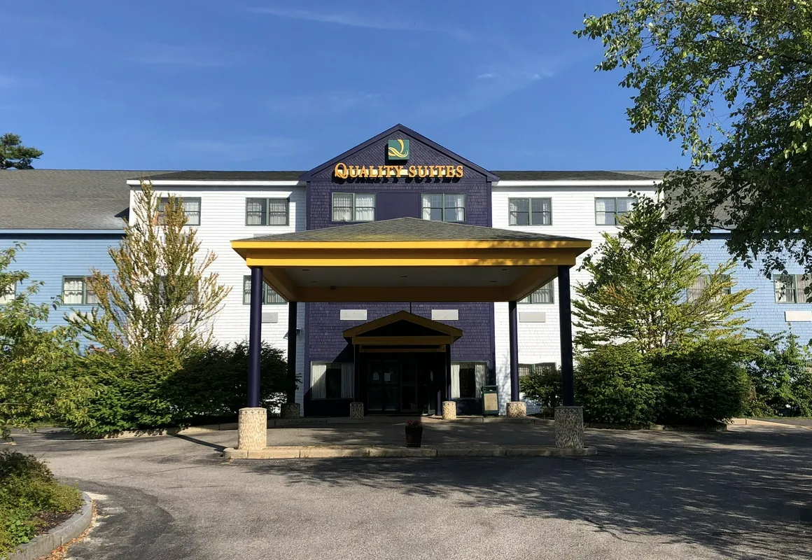 Comfort Suites hotel hero