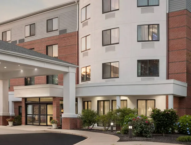 Courtyard by Marriott Portland Airport hotel detail image 1