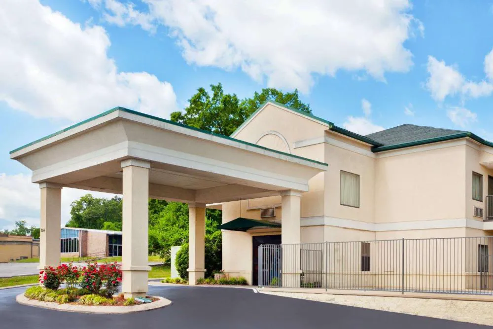 Super 8 by Wyndham Ft. Oglethorpe GA/Chatt TN Area hotel hero
