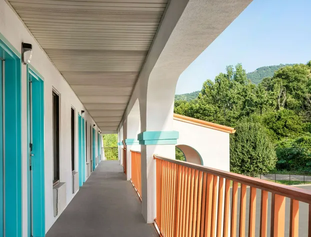 Howard Johnson by Wyndham Chattanooga Lookout Mountain I-24 hotel detail image 4