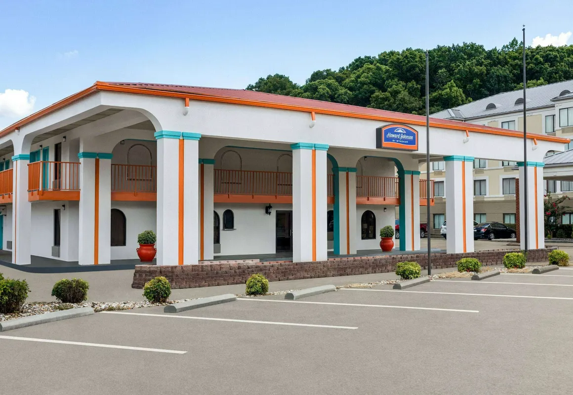 Howard Johnson by Wyndham Chattanooga Lookout Mountain I-24 hotel hero