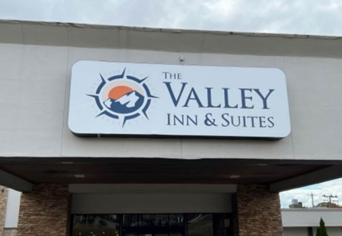 Quality Inn & Suites hotel hero