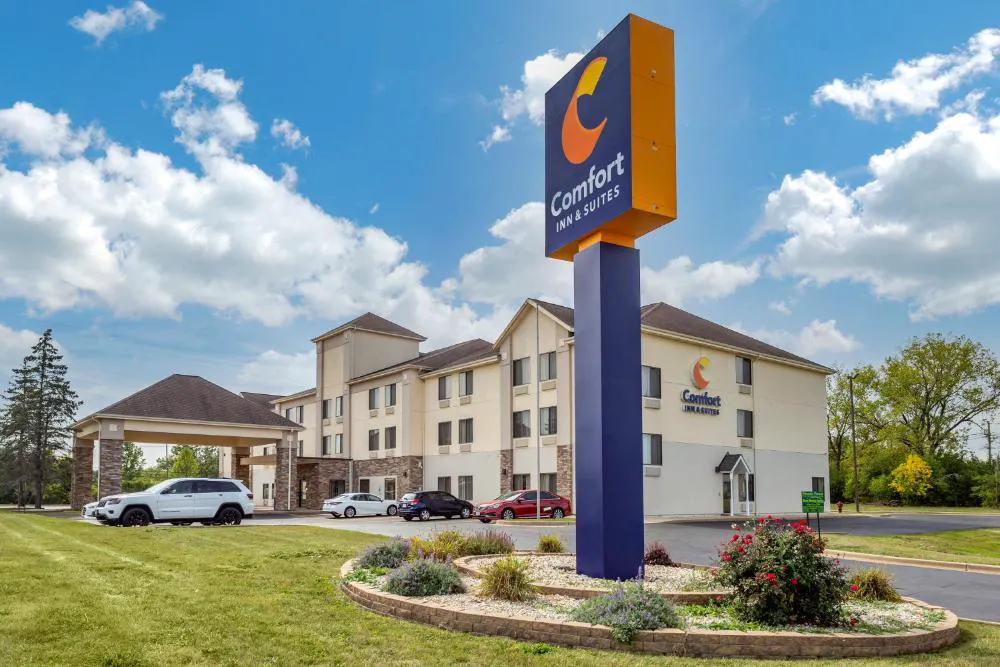 Comfort Inn & Suites North Aurora - Naperville hotel hero