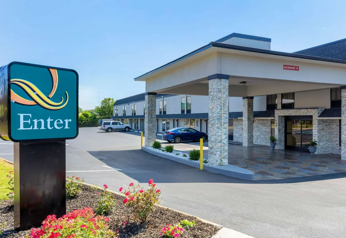 Quality Inn Cleveland North hotel hero