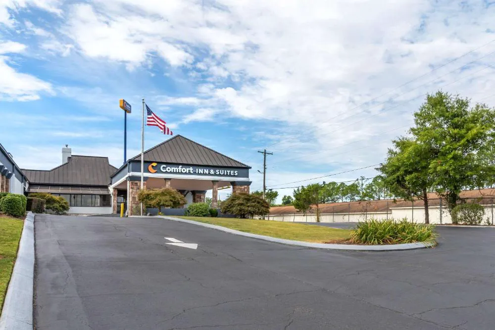 Comfort Inn & Suites Chattanooga-East Ridge hotel hero