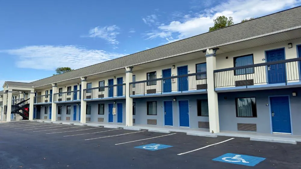 Days Inn By Wyndham Lexington/Columbia hotel hero