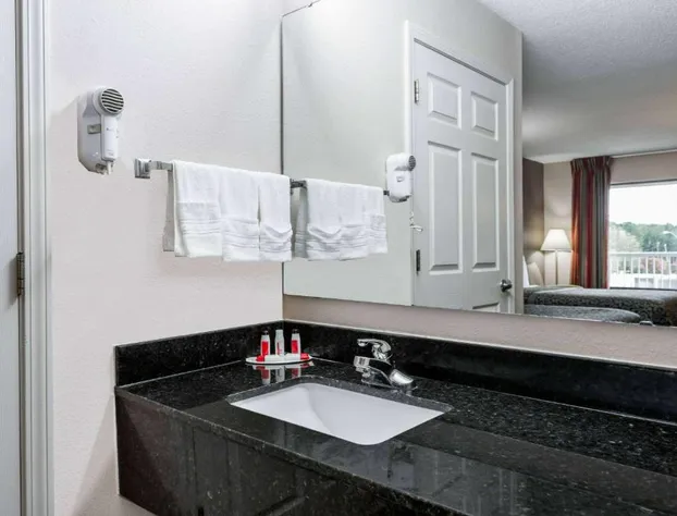 Days Inn by Wyndham Lugoff hotel detail image 4