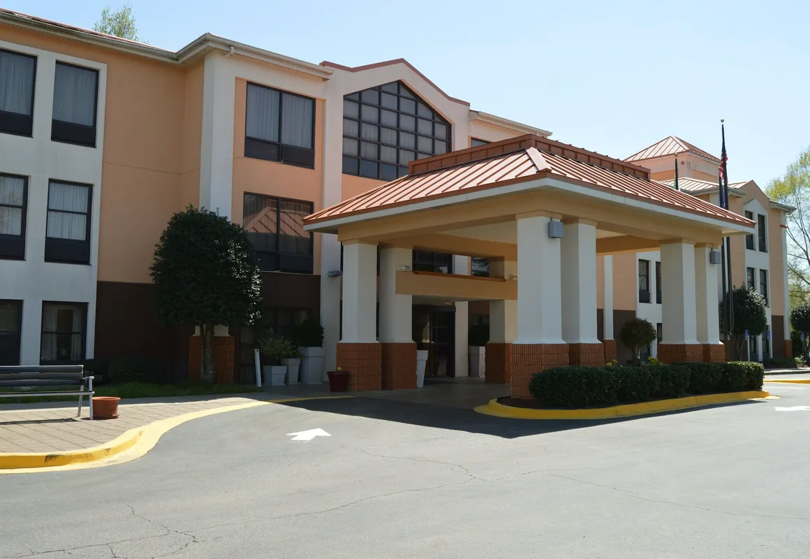 Lexington Inn and Suites hotel hero