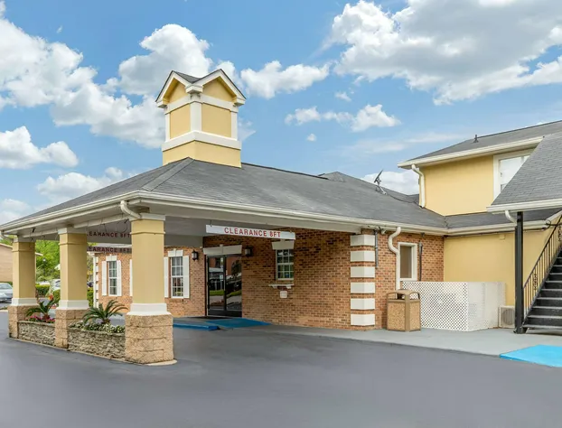 Quality Inn & Suites Lexington hotel detail image 1