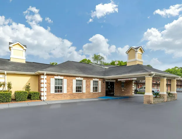 Quality Inn & Suites Lexington hotel detail image 2