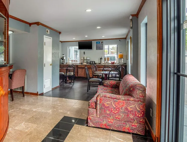 Rodeway Inn & Suites Fort Jackson hotel detail image 4