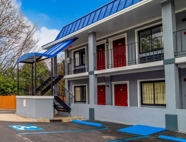 Rodeway Inn & Suites Fort Jackson hotel detail image 2