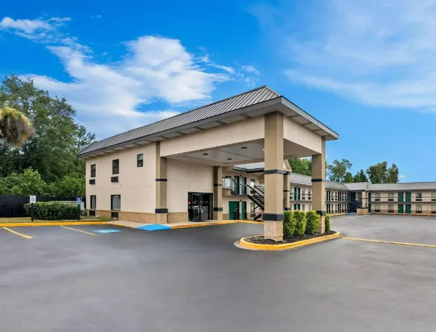 Super 8 by Wyndham Columbia hotel detail image 1