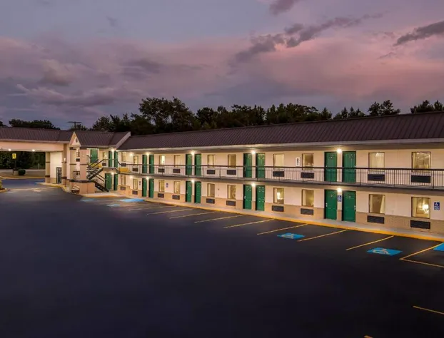 Super 8 by Wyndham Columbia hotel detail image 3