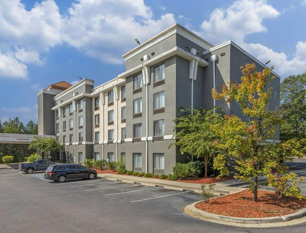 Comfort Suites Columbia Northeast - Fort Jackson hotel detail image 1