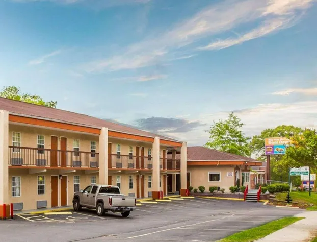 Econo Lodge Columbia Fort Jackson hotel detail image 2