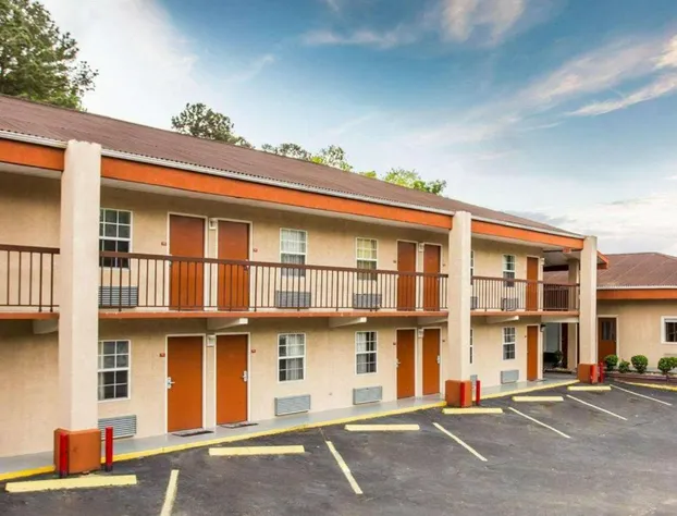 Econo Lodge Columbia Fort Jackson hotel detail image 4