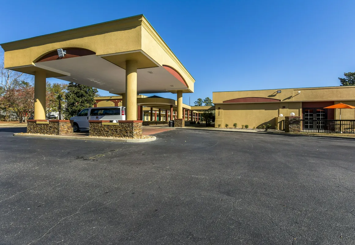 Clarion Inn Columbia Airport hotel hero