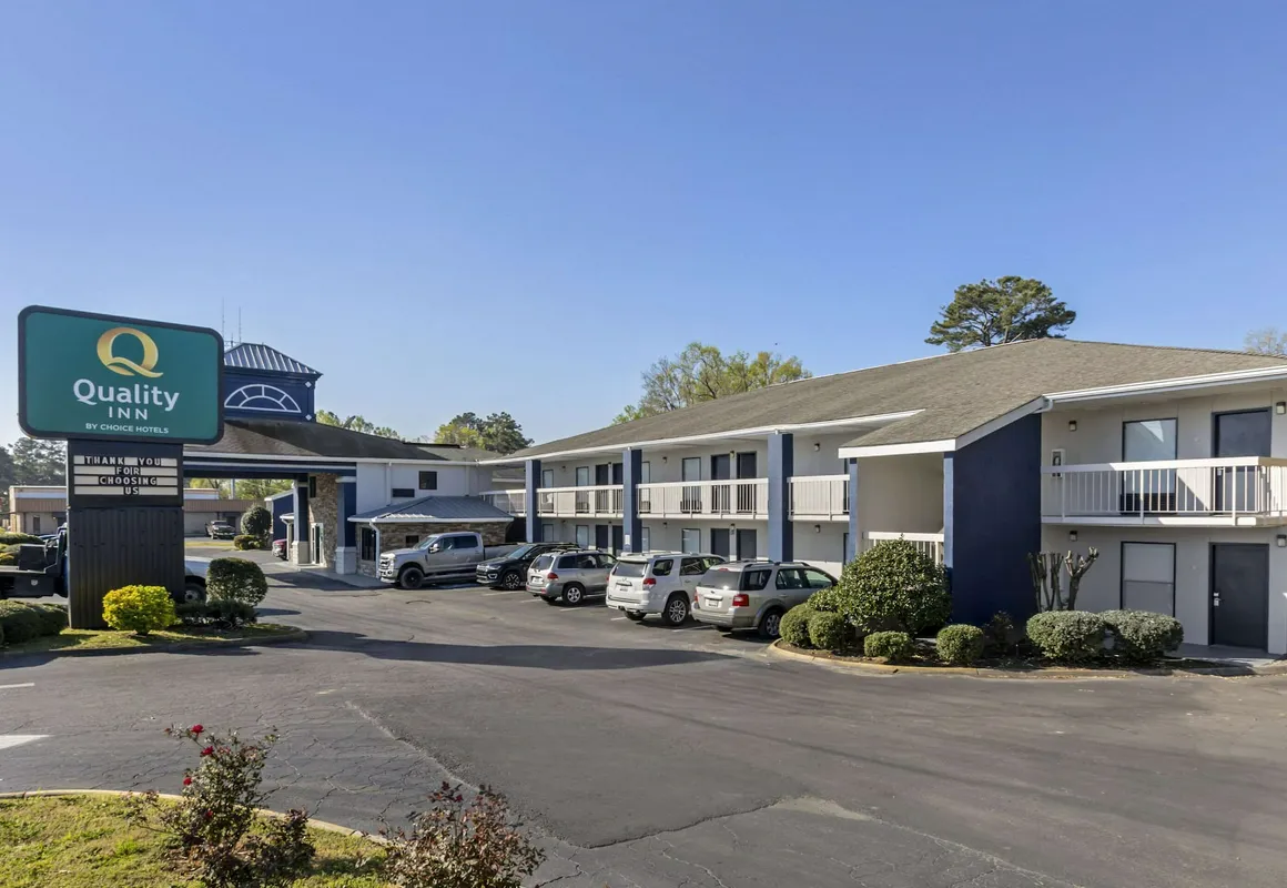 Quality Inn hotel hero