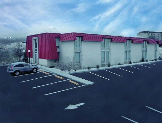 Days Inn by Wyndham Harrisonburg hotel detail image 1