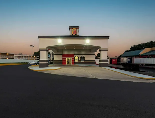 Super 8 by Wyndham Baton Rouge/I-10 hotel detail image 4