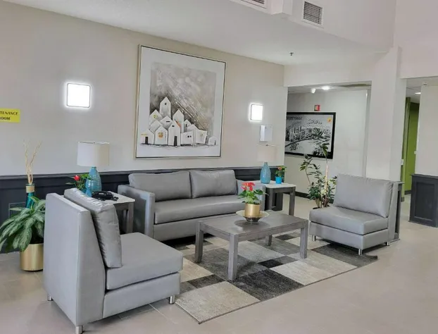 Super 8 by Wyndham Aurora/Naperville Area hotel detail image 3