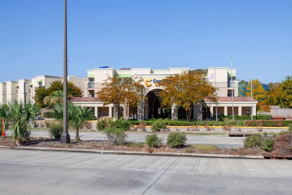 Comfort Suites Baton Rouge South I-10 hotel hero