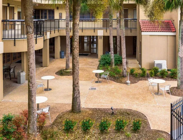 Comfort Suites Baton Rouge South I-10 hotel detail image 4