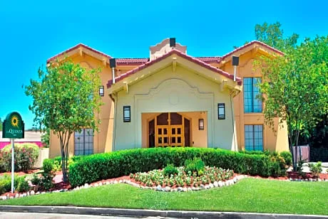 La Quinta Inn by Wyndham Baton Rouge University Area hotel detail image 2