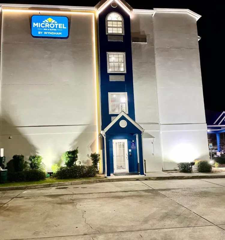 Microtel Inn & Suites by Wyndham Baton Rouge Airport hotel hero