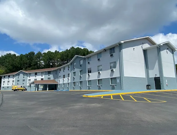 Super 8 by Wyndham Homewood Birmingham Area hotel detail image 3