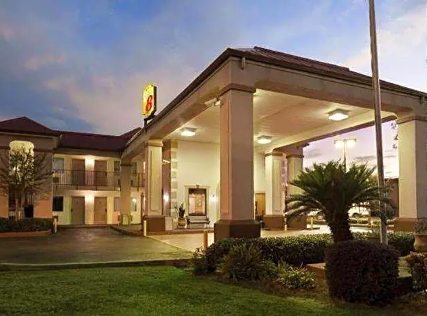 Super 8 By Wyndham Baton Rouge/I-12 hotel detail image 1