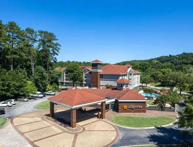 La Quinta Inn & Suites by Wyndham Birmingham Hoover hotel detail image 3