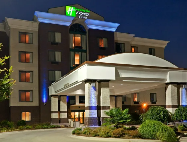 Holiday Inn Express Hotel & Suites Birmingham - Inverness by IHG hotel detail image 2