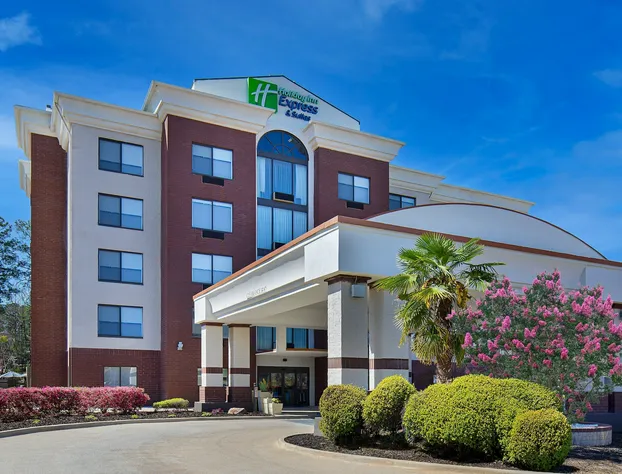 Holiday Inn Express Hotel & Suites Birmingham - Inverness by IHG hotel detail image 3